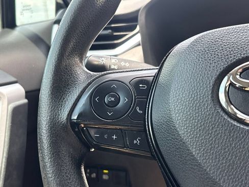 Used 2021 Toyota RAV4 LE FWD image 17