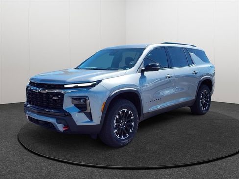 New 2026 Chevrolet Traverse Z71 w/ Enhanced Driving Package AWD/4WD image 3