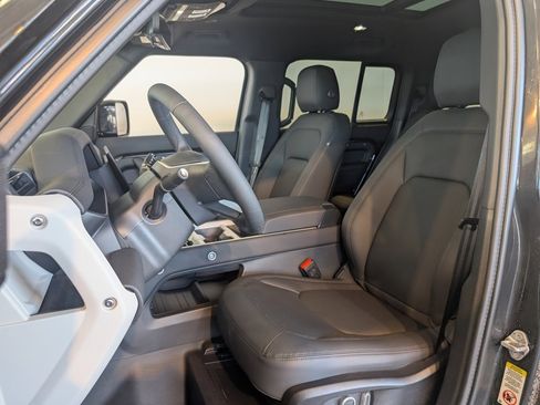New 2026 Land Rover Defender 130 X-Dynamic SE image 11