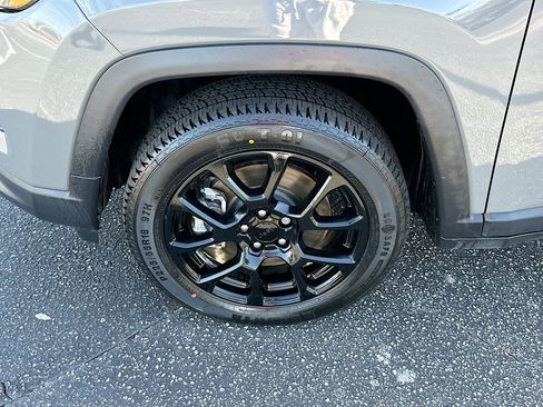 Used 2023 Jeep Compass Latitude image 29