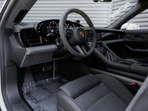 New 2025 Porsche Taycan GTS image 4