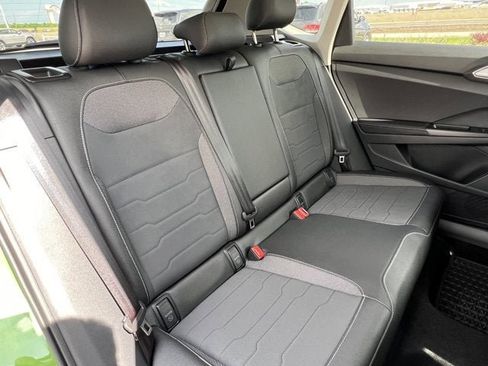 New 2025 Volkswagen Taos SE image 34