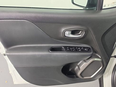 Used 2023 Jeep Renegade Latitude AWD/4WD image 9