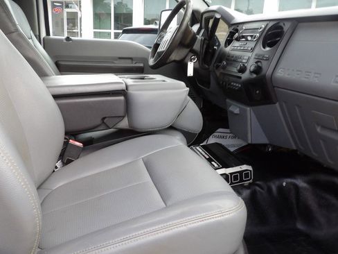 Used 2014 Ford F550 2WD Regular Cab Super Duty image 21