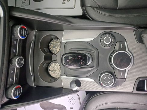 Used 2017 Alfa Romeo Giulia AWD image 26