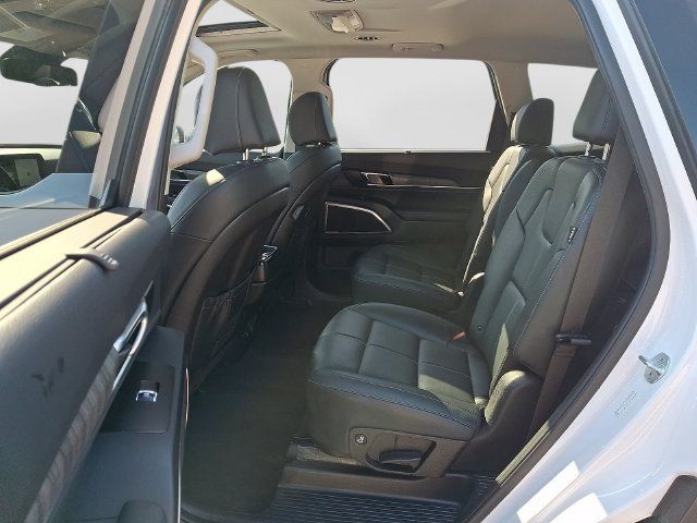 Used 2024 Kia Telluride EX w/ EX Captain's Chair Package FWD image 12