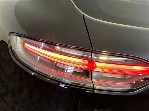 Certified 2023 Porsche Macan image 30