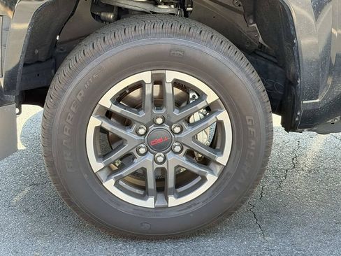 Used 2025 Toyota Tacoma TRD Sport RWD image 12