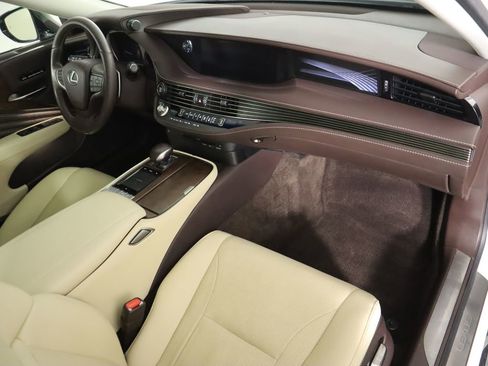 Used 2018 Lexus LS 500 w/ Accessory Package (Z2) image 18