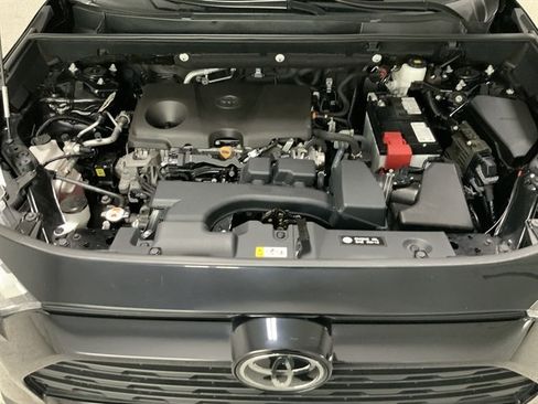 Used 2025 Toyota RAV4 LE AWD/4WD image 9
