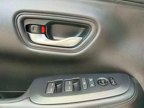 Certified 2025 Honda HR-V LX image 21