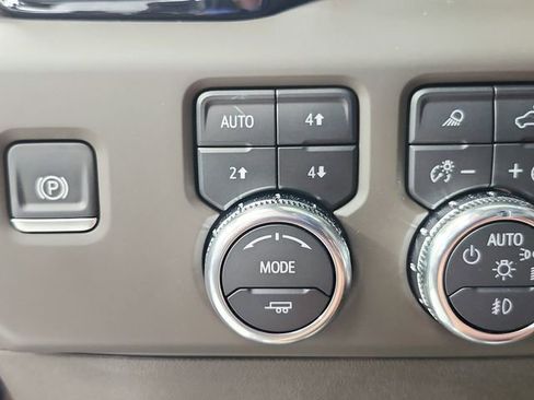 Used 2025 GMC Sierra 3500 Denali w/ Denali Reserve Package AWD/4WD image 28