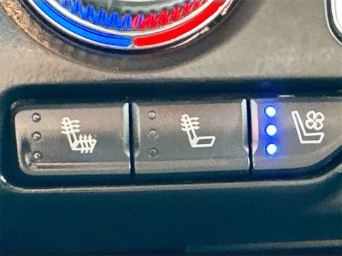 Used 2022 GMC Yukon SLT w/ SLT Premium Package image 22