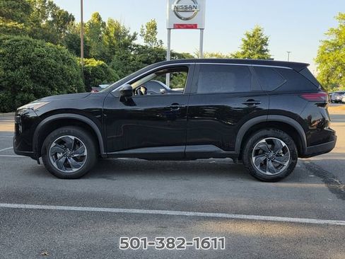 Used 2025 Nissan Rogue SV FWD image 2