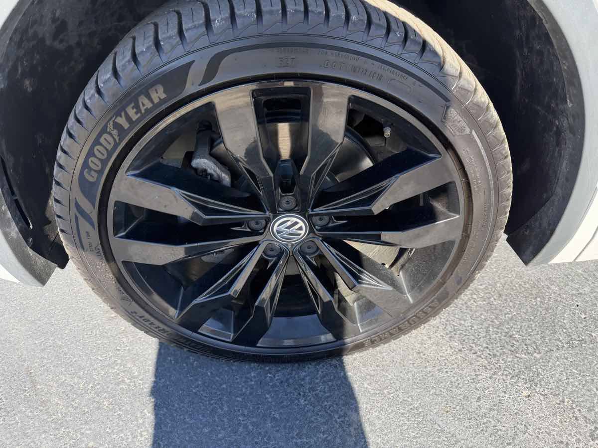 Used 2021 Volkswagen Tiguan SE R-Line AWD/4WD image 8