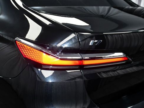 Used 2024 BMW i7 M70 w/ Executive Package AWD/4WD image 85