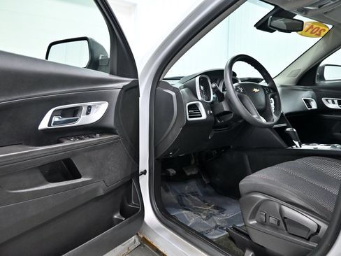 Used 2017 Chevrolet Equinox LS AWD/4WD image 4