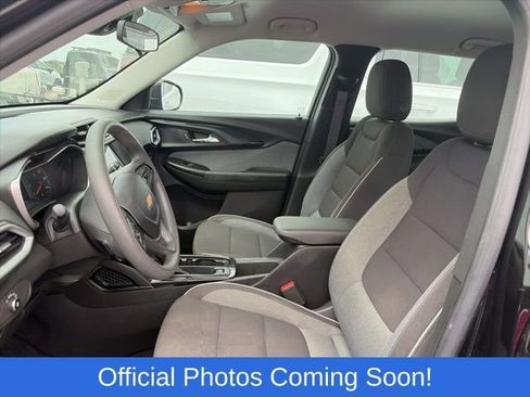 Used 2023 Chevrolet TrailBlazer LS FWD image 3