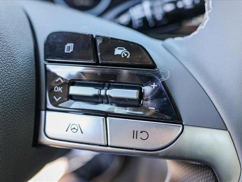 New 2025 Hyundai Elantra SEL image 16