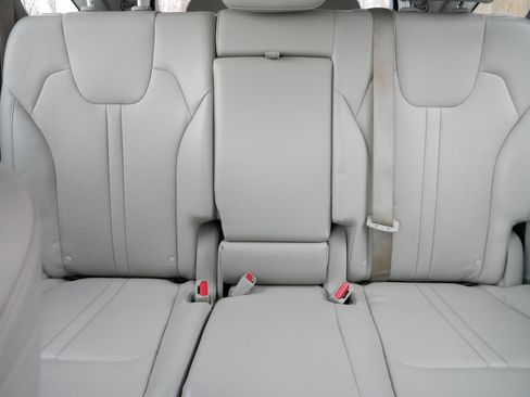 Certified 2022 Kia Sorento S w/ Panoramic Sunroof Package image 13