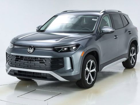 New 2025 Volkswagen Tiguan SE image 1