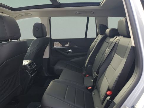 Certified 2026 Mercedes-Benz GLS 450 4MATIC image 8