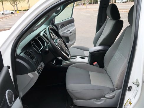 Used 2014 Toyota Tacoma 4x4 Double Cab w/ SR5 Package image 16