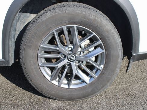 Used 2024 Nissan Rogue S image 36