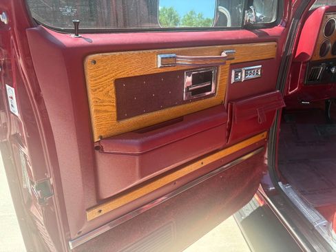 Used 1990 Chevrolet Suburban 4WD image 32