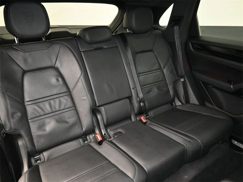 Used 2023 Porsche Cayenne Platinum Edition image 12