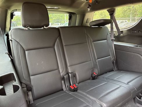 Used 2021 Chevrolet Suburban LT w/ LT Signature Package RWD image 31