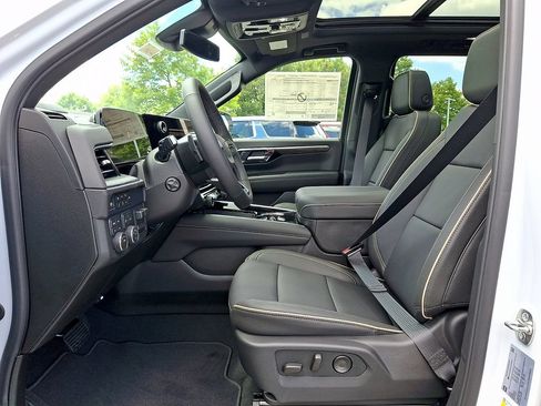 New 2026 Chevrolet Suburban Premier w/ Sun And Tow Package AWD/4WD image 10