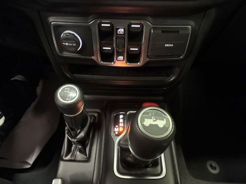 Used 2022 Jeep Wrangler Unlimited Sport AWD/4WD image 31