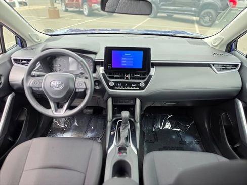Used 2024 Toyota Corolla Cross LE w/ Moonroof Package AWD/4WD image 29