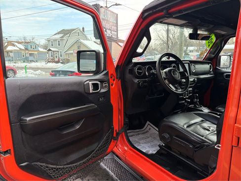 Used 2018 Jeep Wrangler Unlimited Sahara w/ Dual Top Group image 19