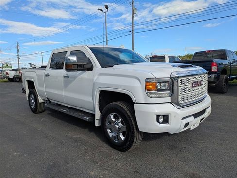 Used 2019 GMC Sierra 3500 Denali AWD/4WD image 9