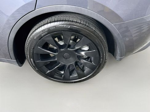 Used 2021 Tesla Model Y Long Range AWD/4WD image 11