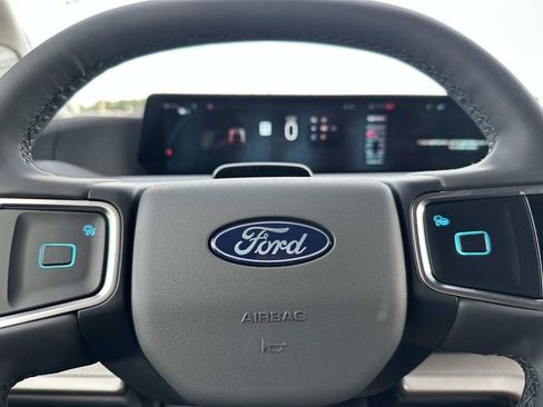 New 2025 Ford Expedition Active image 29