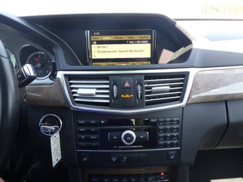 Used 2011 Mercedes-Benz E 350 4MATIC Sedan image 25