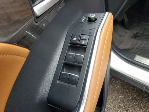 Used 2023 Toyota Highlander Platinum image 17