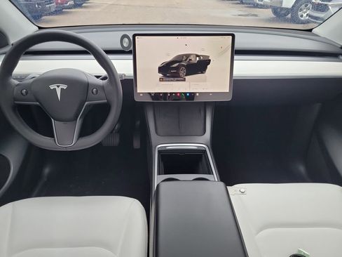 Used 2023 Tesla Model Y Long Range image 17