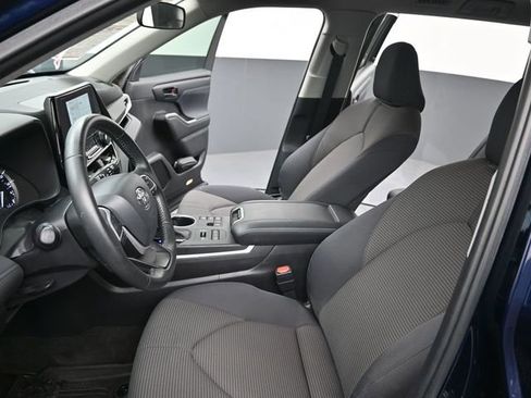 Used 2024 Toyota Highlander LE image 29