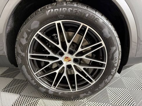 New 2025 Porsche Cayenne Coupe image 14