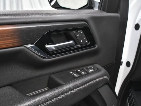 Used 2025 GMC Yukon Denali image 10