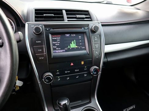 Used 2017 Toyota Camry SE image 25