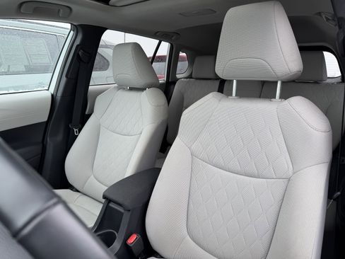 Certified 2022 Toyota Corolla Cross LE image 10