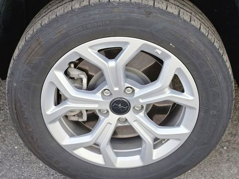 Used 2025 Jeep Compass Latitude AWD/4WD image 10