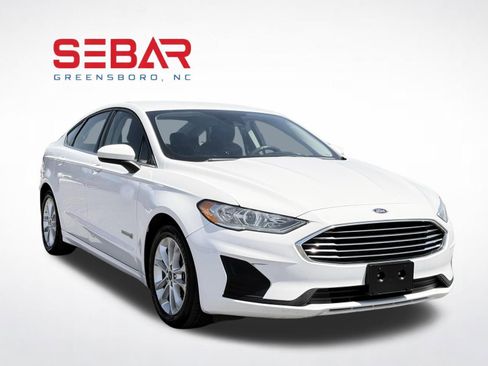 Used 2019 Ford Fusion SE FWD image 3