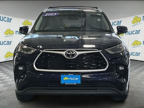Used 2023 Toyota Highlander XLE image 2