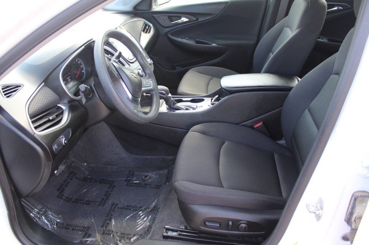 Used 2024 Chevrolet Malibu LS w/ Driver Confidence Package FWD image 16